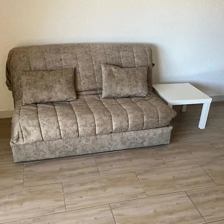 Apartment 1 Bedroom With Balcony Near The