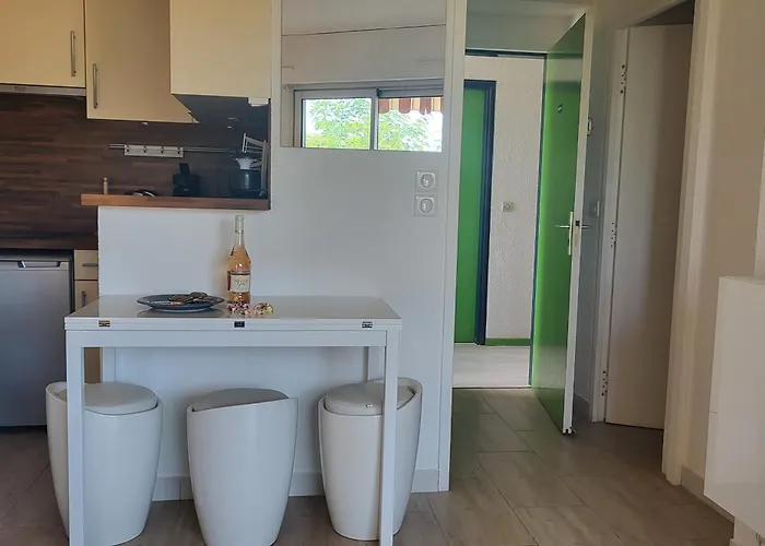 1 Bedroom With Balcony Near The *