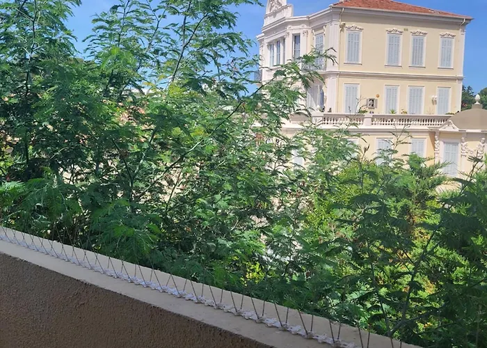 1 Bedroom With Balcony Near The アパート